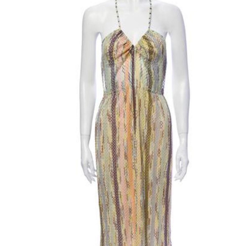 Missoni midi dress
Size M / US 8
Length: 43”
Hip: 35”
Bust: 30”
Waist: 35” - Picture 3 of 5